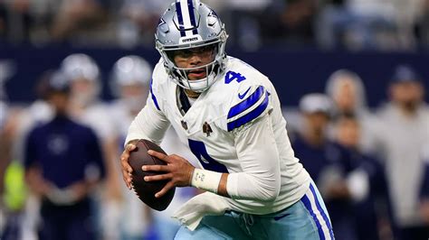 Cowboys at Eagles predictions: Point spread, total, .